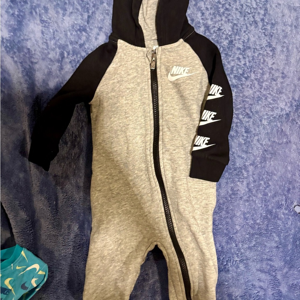 Nike Kids Gray and Black Hooded Footie